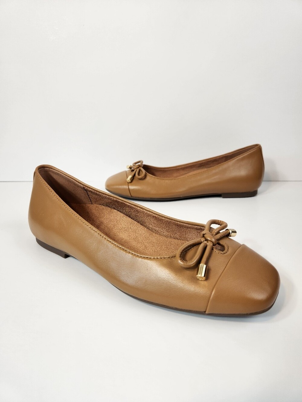 Vionic Klara Ballet Flats Camel Leather Square Toe Size 6 NEW